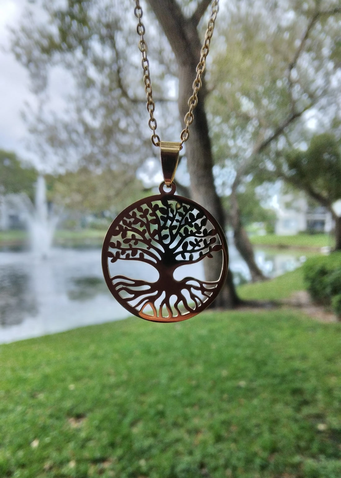 Roots-Tree in circle pendant necklace