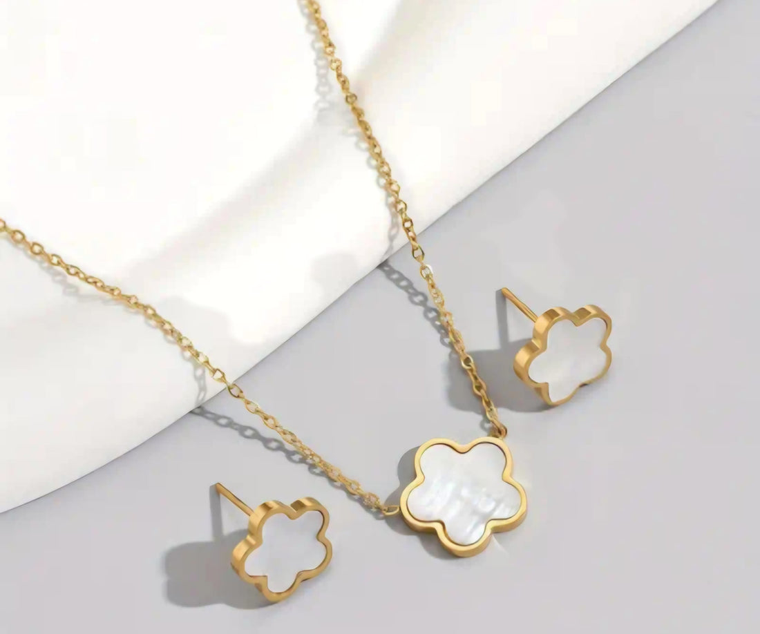 White four leaf clover set
